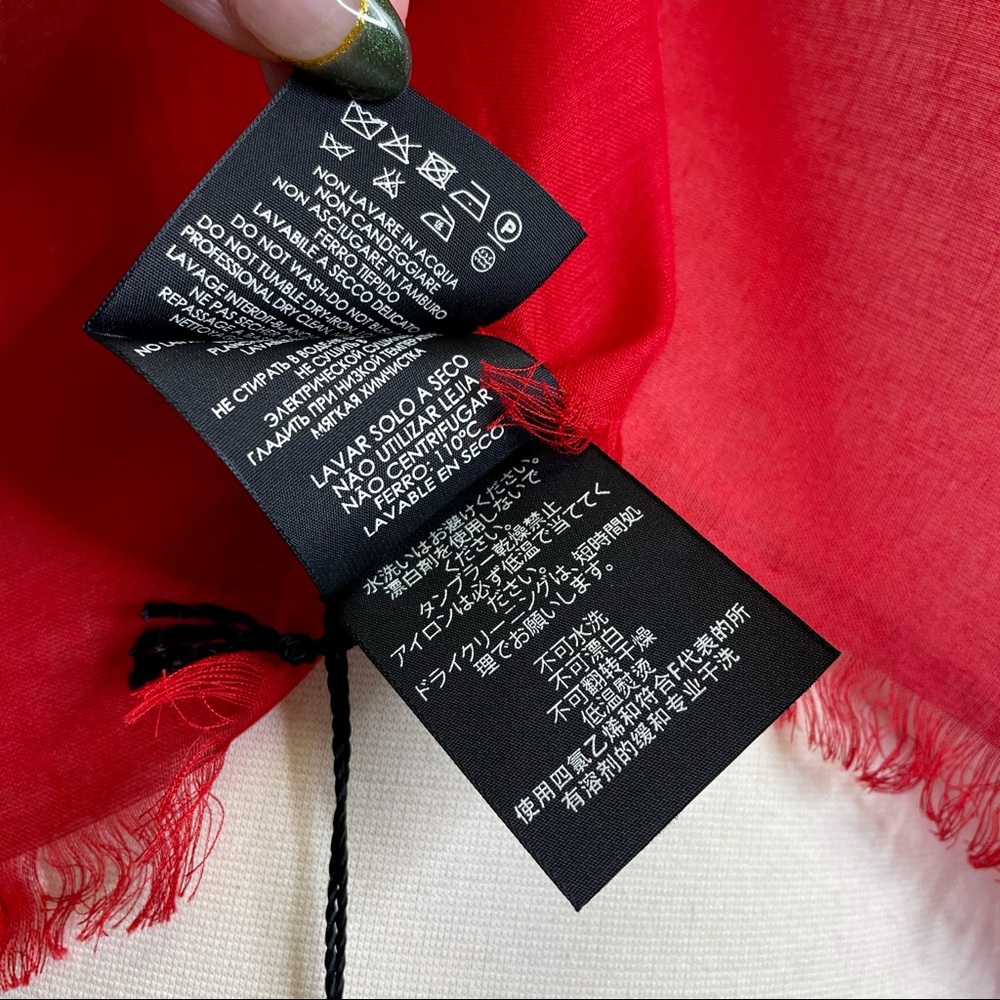 GUCCI Coco Capitan Red Silk Scarf Shawl 494005 Logo Collector Rare Words Luxury - Picture 13 of 15